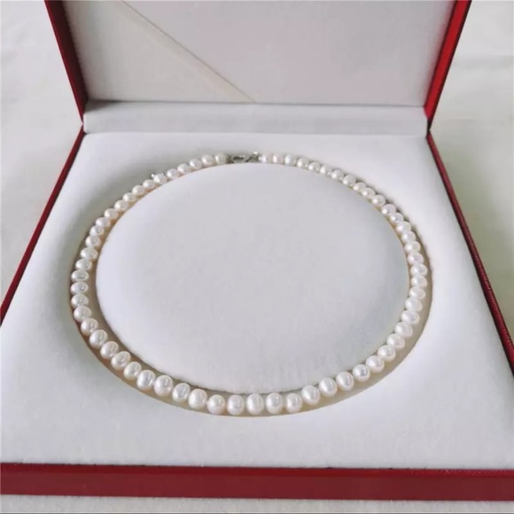 Natural Freshwater Pearl Necklace - Picture 4 of 12
